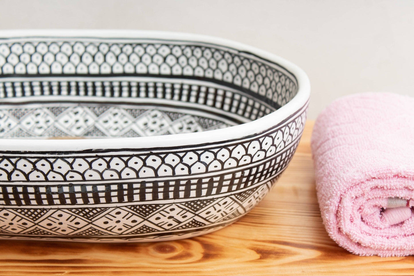 Oval Heritage - Black